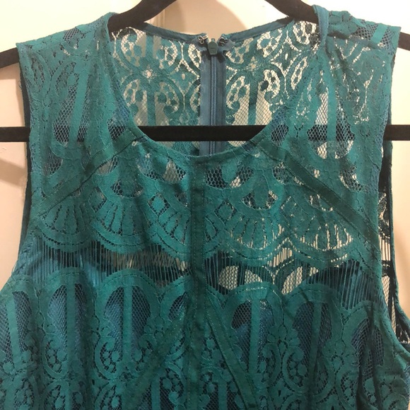 Lace dress with peek-a-boo bodice - Picture 5 of 5